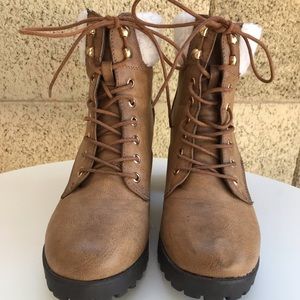 Heeled booties with fur collar